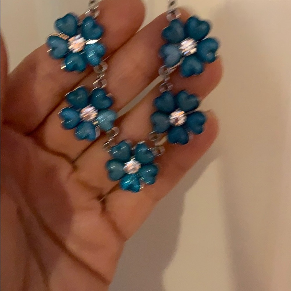 Pretty blue flower necklace